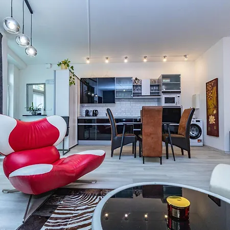 Apartment U Parku Parukarka *